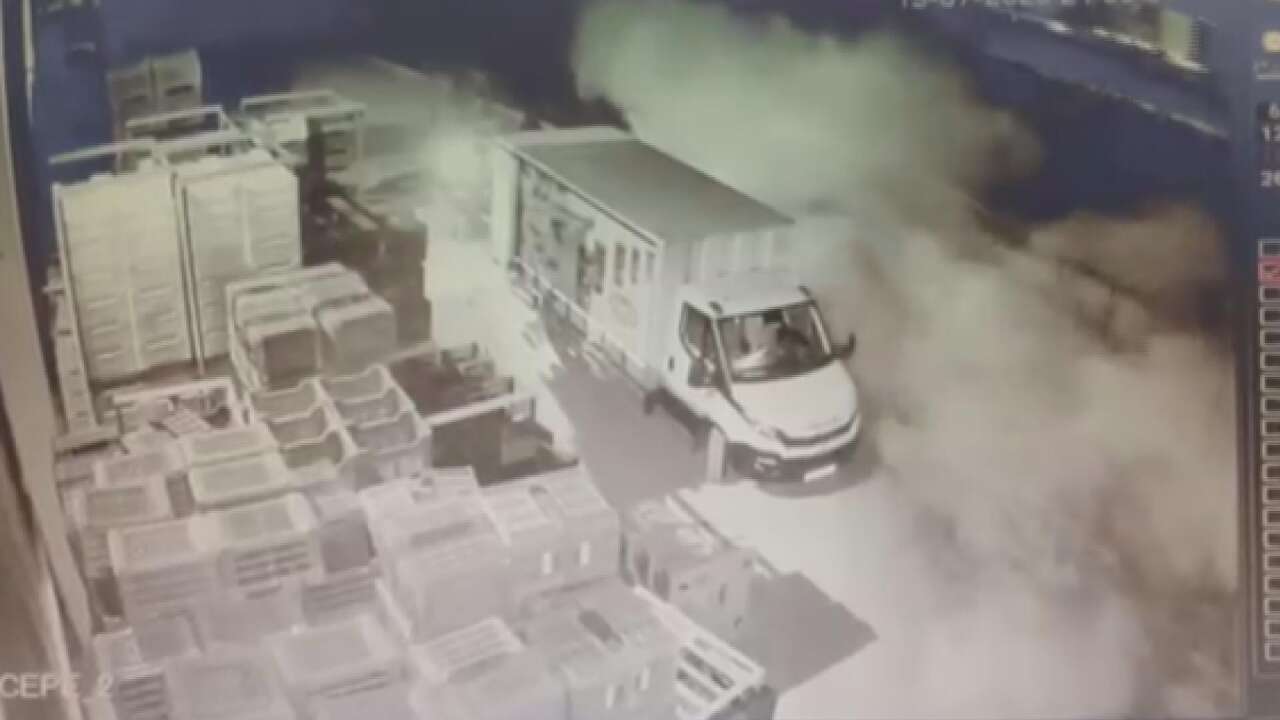 Konya yolunda traktöre çarpan kamyonet duvara saplandı! Ali Baki öldü 6
