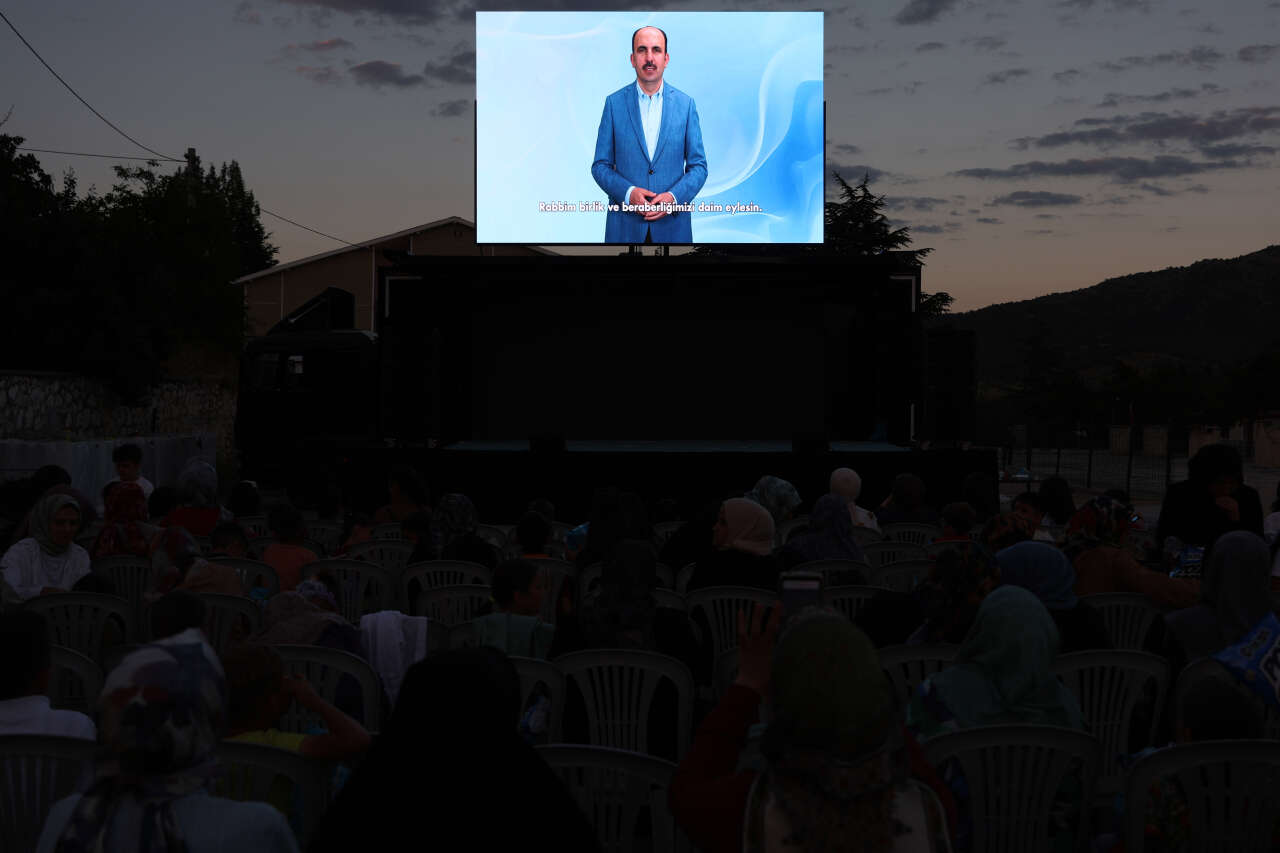 Konya'da ücretsiz açık hava sineması! İlçe ilçe geziyor 2