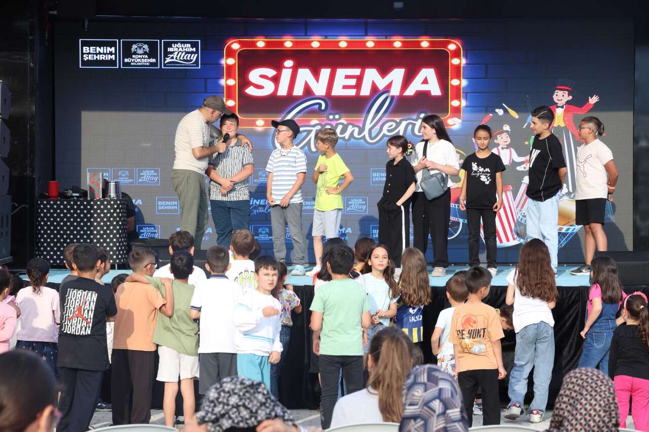 Konya'da ücretsiz açık hava sineması! İlçe ilçe geziyor 5