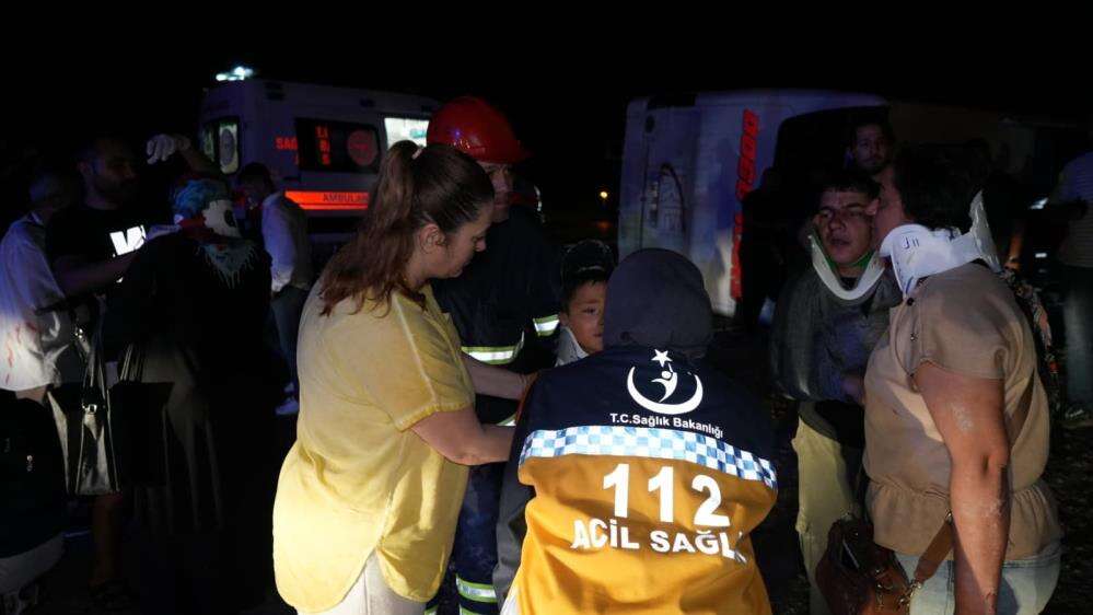 Yağmurlu yolda yolcu otobüsü şarampole devrildi! 40 kişi yaralandı 7