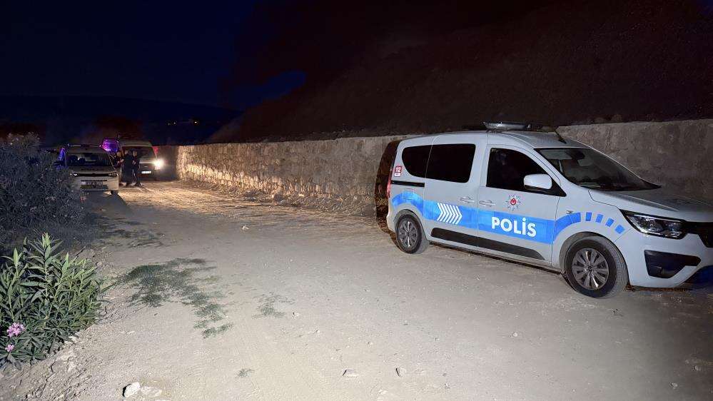 Araçla gittikleri tepede kurşun yağdı! 3 kişi öldü 11