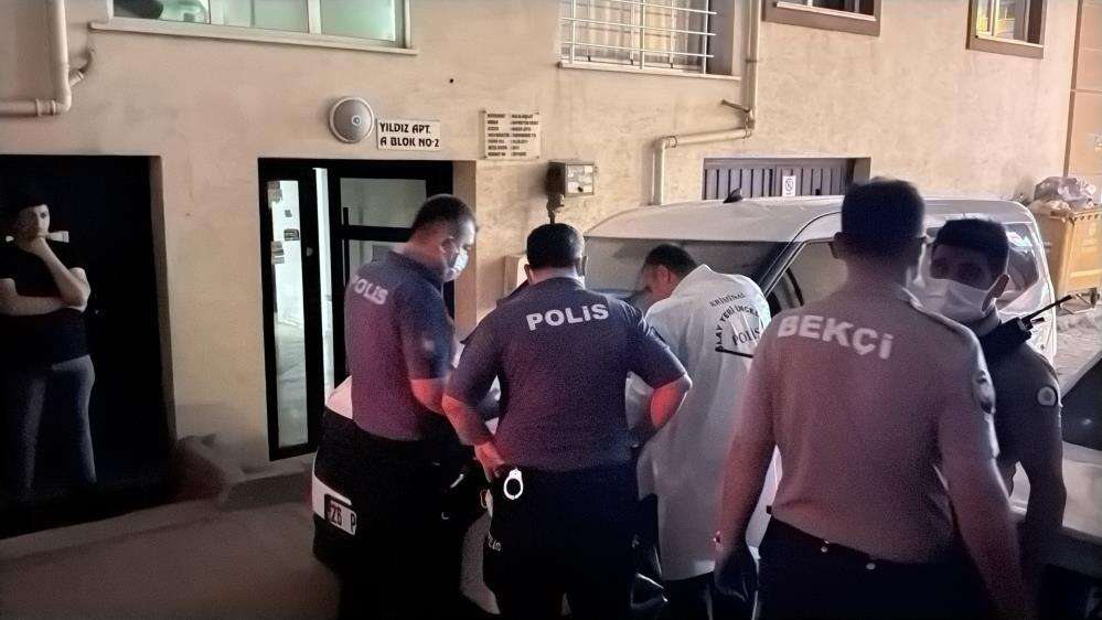 Kötü koku tüm sokağı sarınca komşular öldüğünü anladı 8
