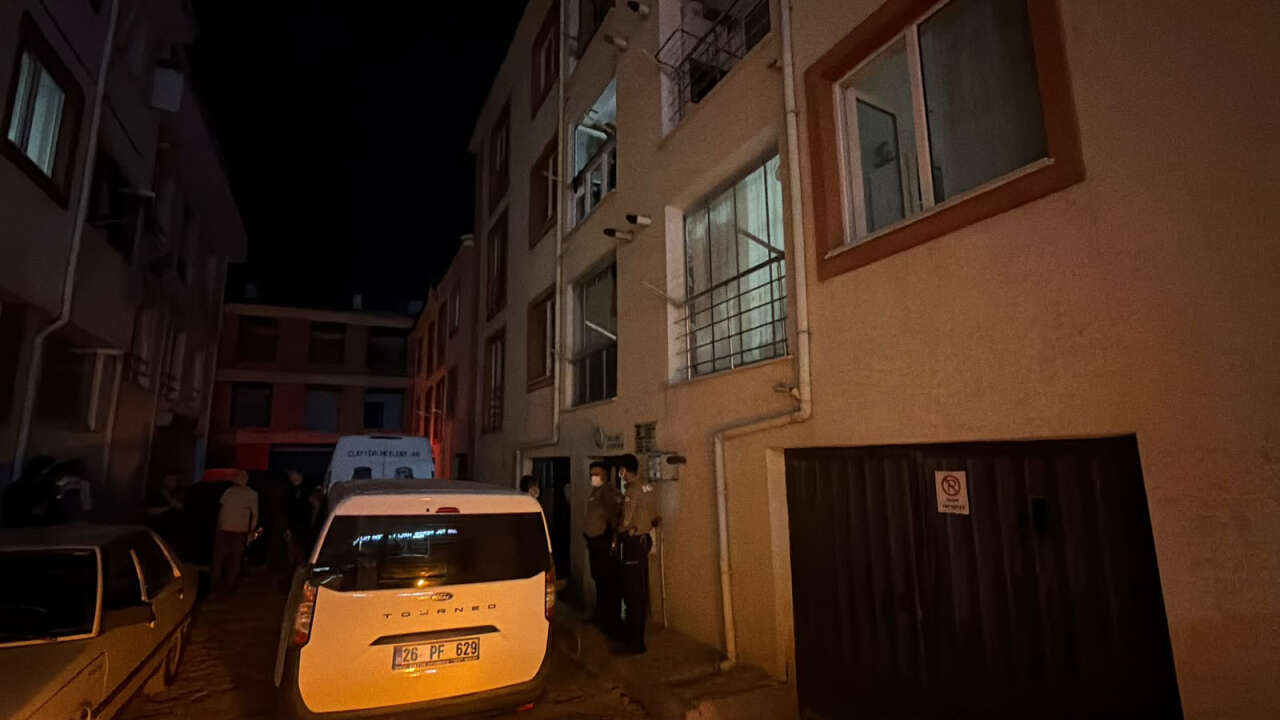 Kötü koku tüm sokağı sarınca komşular öldüğünü anladı 1