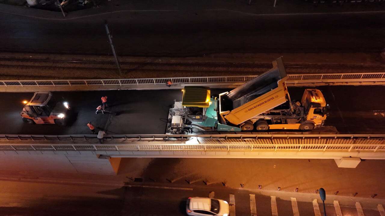 Konya’da binlerce sürücünün geçtiği üst geçit 600 ton asfaltla yenilendi 6