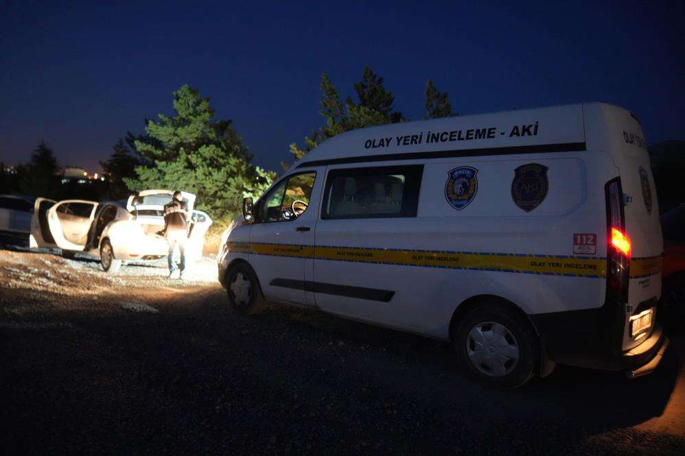 Husumetliler görüşmek için buluştu, biri getirdiği tüfeği ateşledi 2