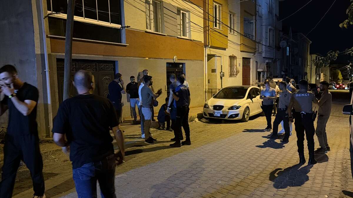 Komşu kavgasında ortalık savaş alanına döndü! 1'i polis 11 yaralı 2