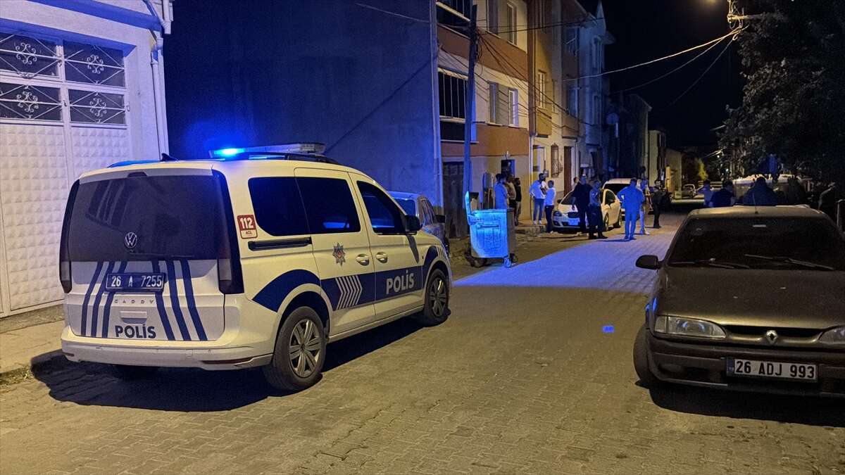 Komşu kavgasında ortalık savaş alanına döndü! 1'i polis 11 yaralı 7