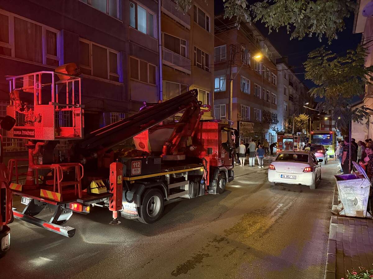 Alevler evi sardı, acı haber geldi! Babanın feryadı yürek dağladı 17