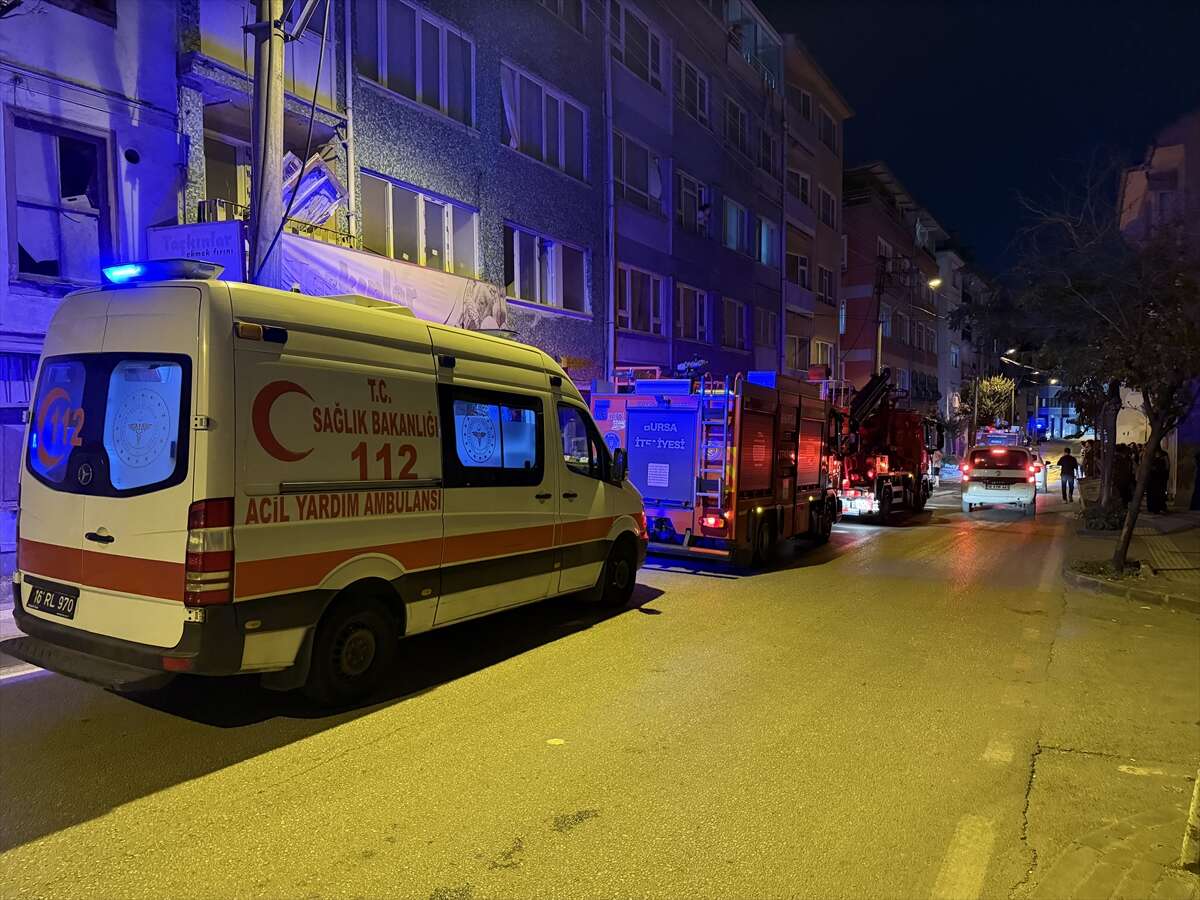 Alevler evi sardı, acı haber geldi! Babanın feryadı yürek dağladı 16