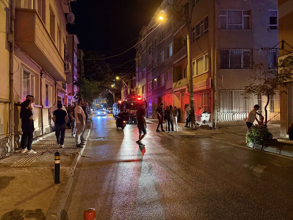 Alevler evi sardı, acı haber geldi! Babanın feryadı yürek dağladı 13