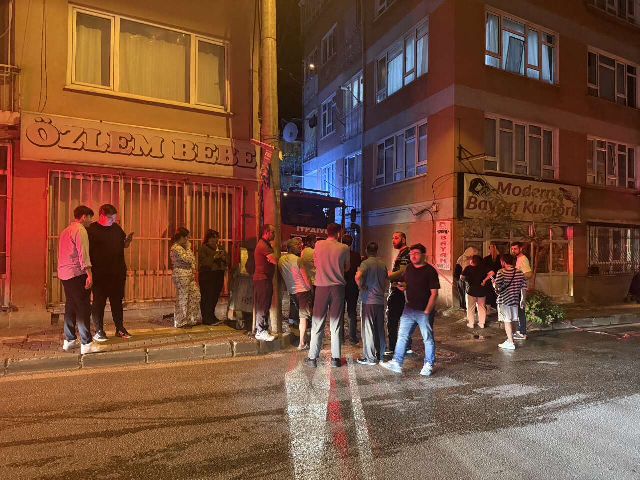 Alevler evi sardı, acı haber geldi! Babanın feryadı yürek dağladı 2