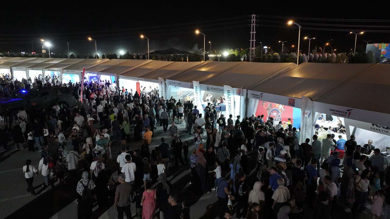 Konya semalarında nefes kesen gösteri! Binlerce kişi hayranlıkla izledi 20
