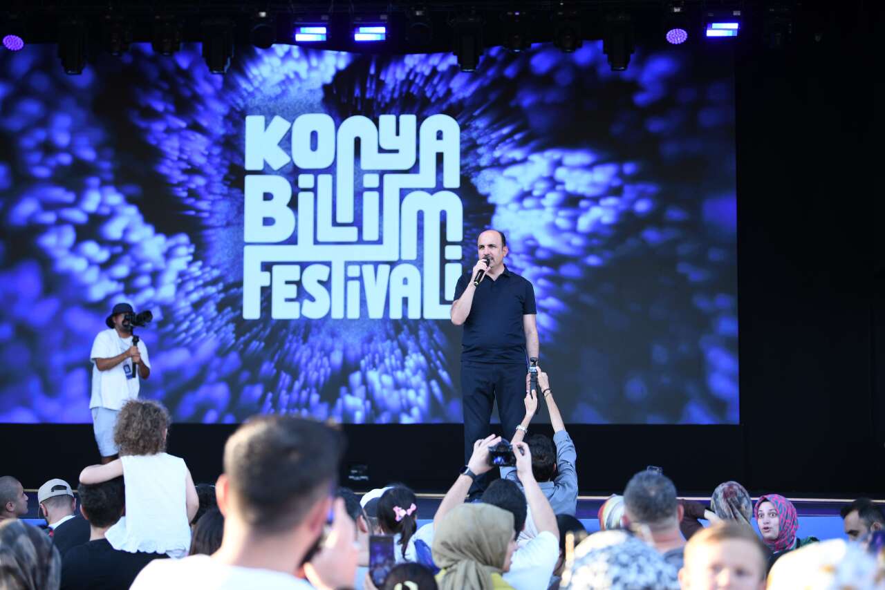 Konya semalarında nefes kesen gösteri! Binlerce kişi hayranlıkla izledi 3