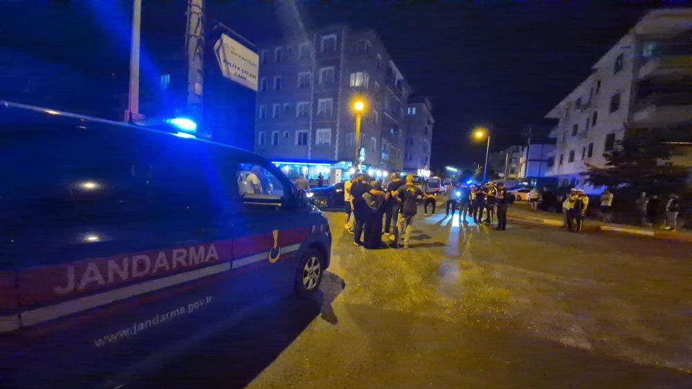 Polis aracı otomobille çarpıştı, 1’i komiser 2 polis yaralandı! Kaza kamerada 13