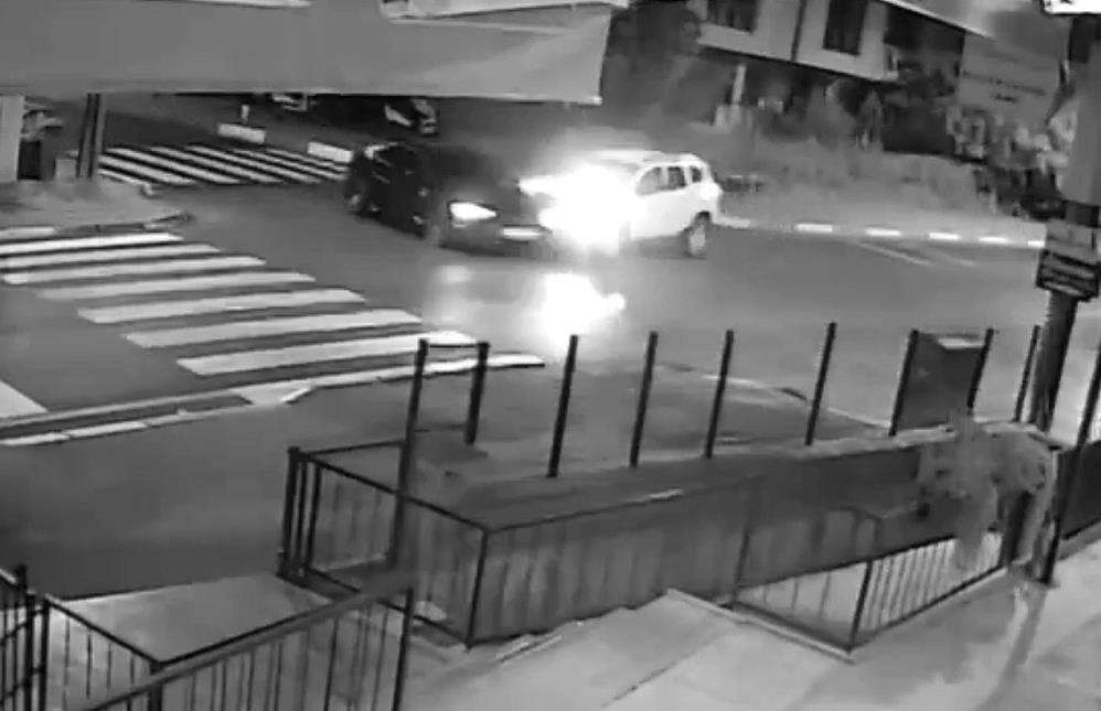 Polis aracı otomobille çarpıştı, 1’i komiser 2 polis yaralandı! Kaza kamerada 14