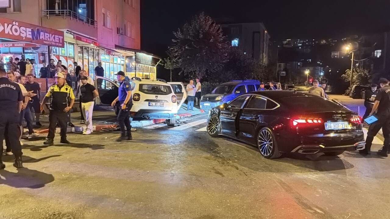 Polis aracı otomobille çarpıştı, 1’i komiser 2 polis yaralandı! Kaza kamerada 5