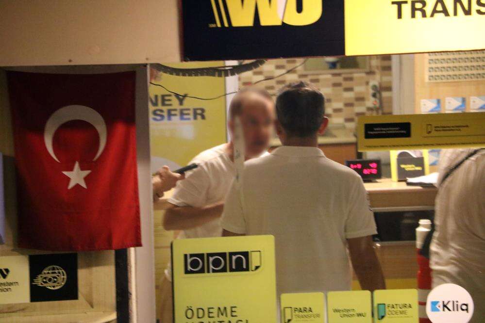 Maske takıp silahla döviz bürosu soymaya kalktı! Eli boş kaçtı 10