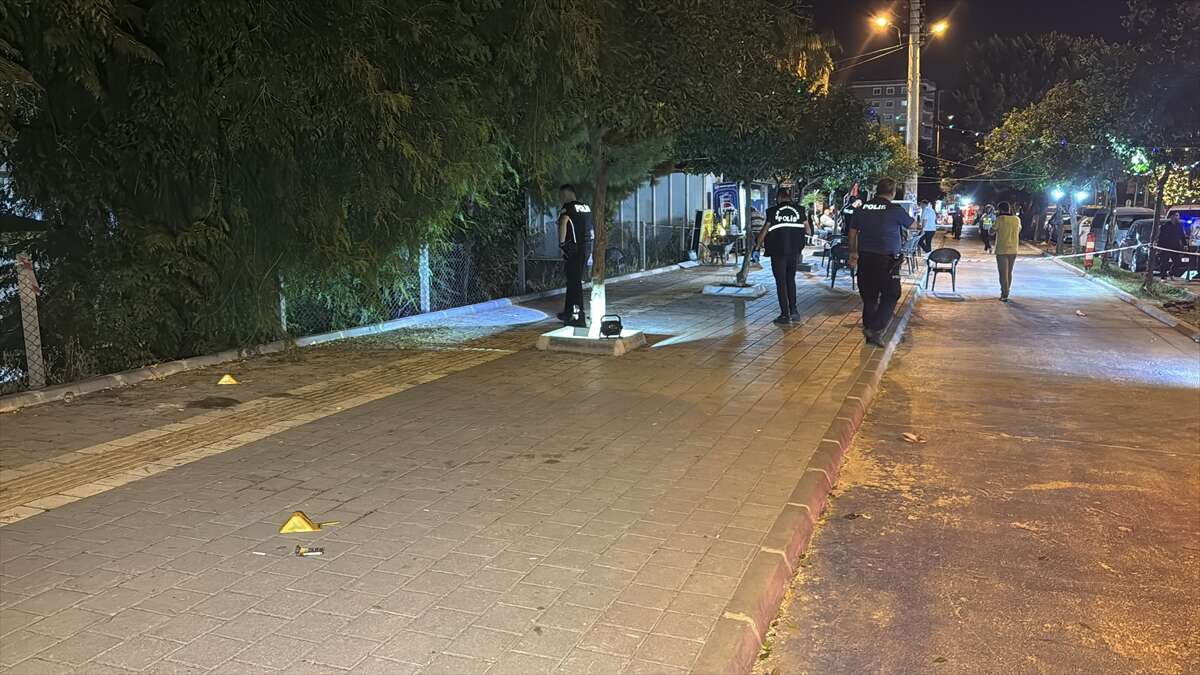Sokak ortasında silahlı saldırı! Yürürken kurşunların hedefi oldu 5