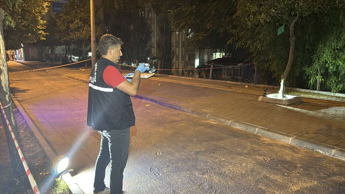 Sokak ortasında silahlı saldırı! Yürürken kurşunların hedefi oldu 3