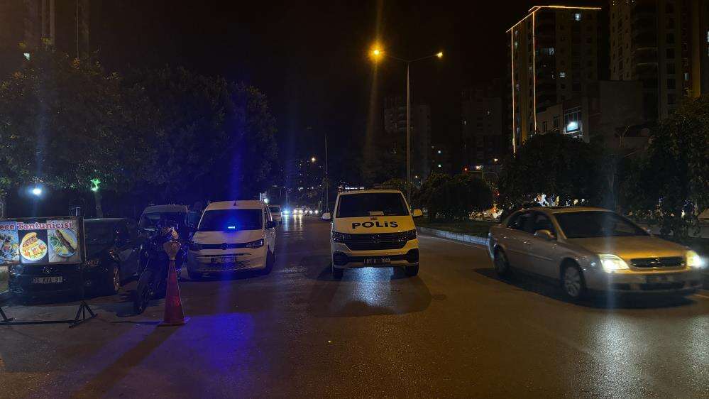 Sokak ortasında silahlı saldırı! Yürürken kurşunların hedefi oldu 12