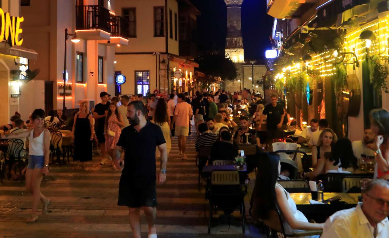 Bu ilçede gece gündüz farkı şaşırtıyor! Nüfusu 100 katına çıkıyor 10