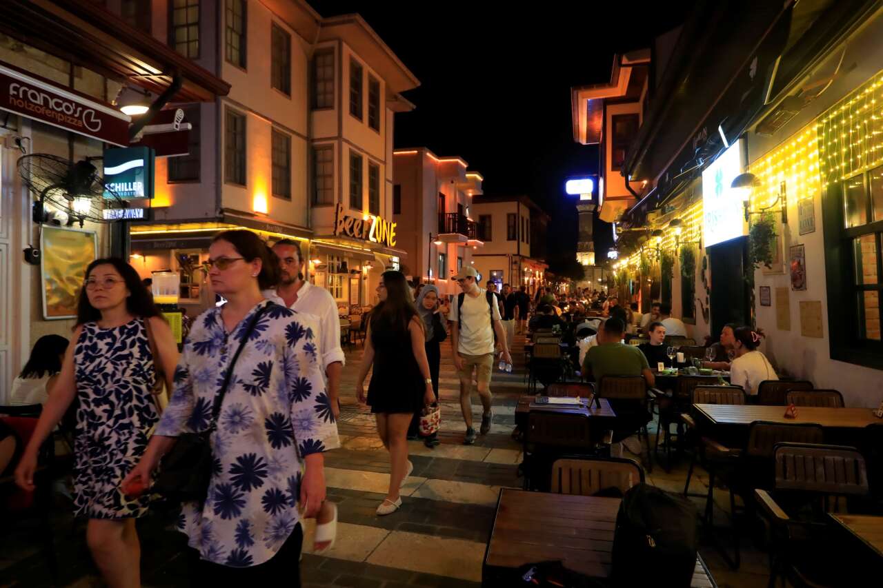 Bu ilçede gece gündüz farkı şaşırtıyor! Nüfusu 100 katına çıkıyor 5