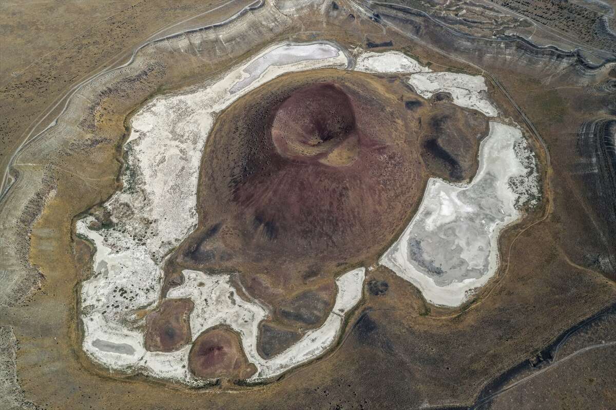 Konya’da bozkırın ortasında milyonlarca yıllık izler! Görenleri şaşırtıyor 11