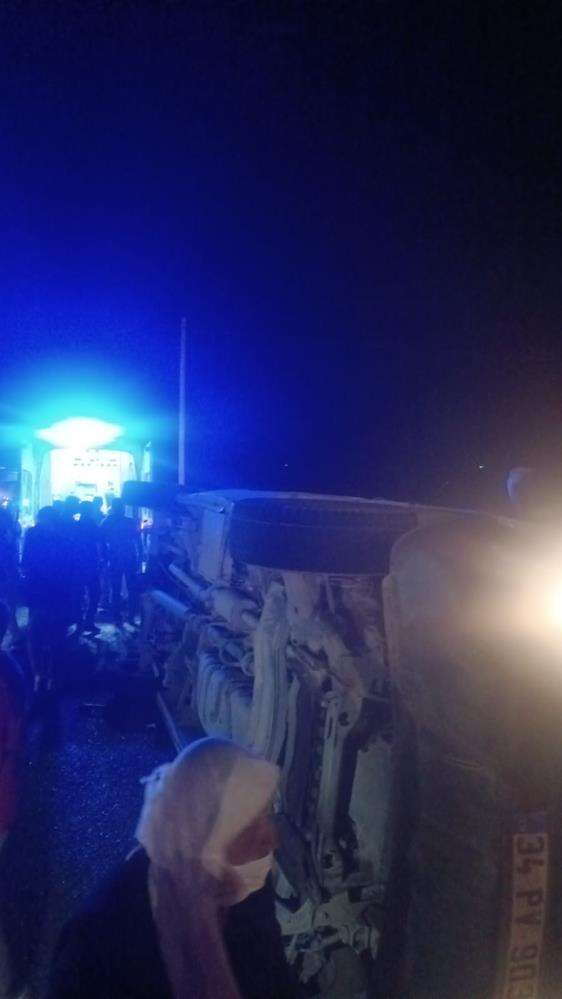 Konya plakalı kamyonun karıştığı kazada minibüs devrildi! 13 yaralı var 6