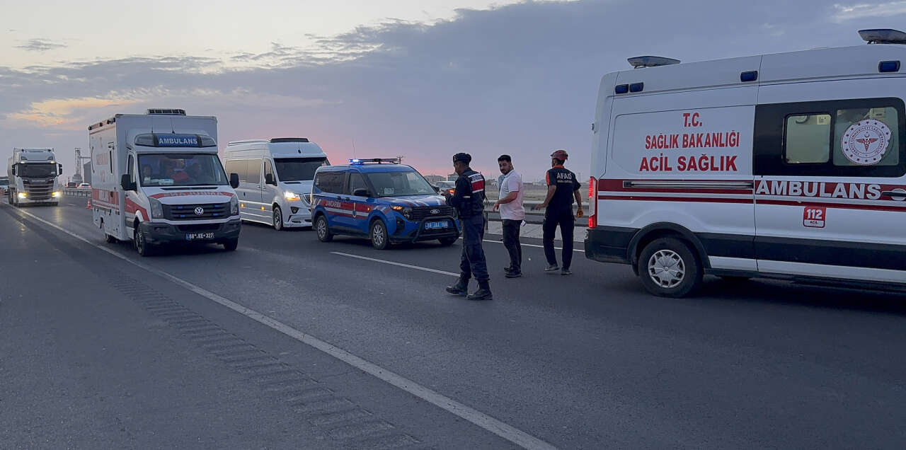 Konya yolunda kum fırtınası zincirleme kazaya yol açtı! 7 araç çarpıştı 5