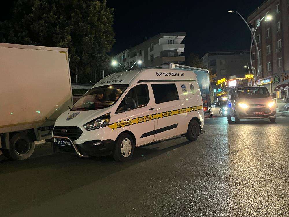 Karısıyla konuştuğunu öne sürdüğü adamı sırtından vurdu 5