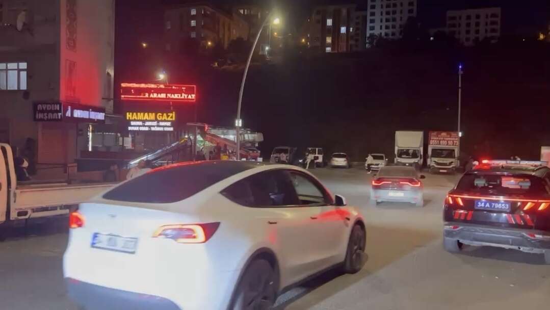 Karısıyla konuştuğunu öne sürdüğü adamı sırtından vurdu 2