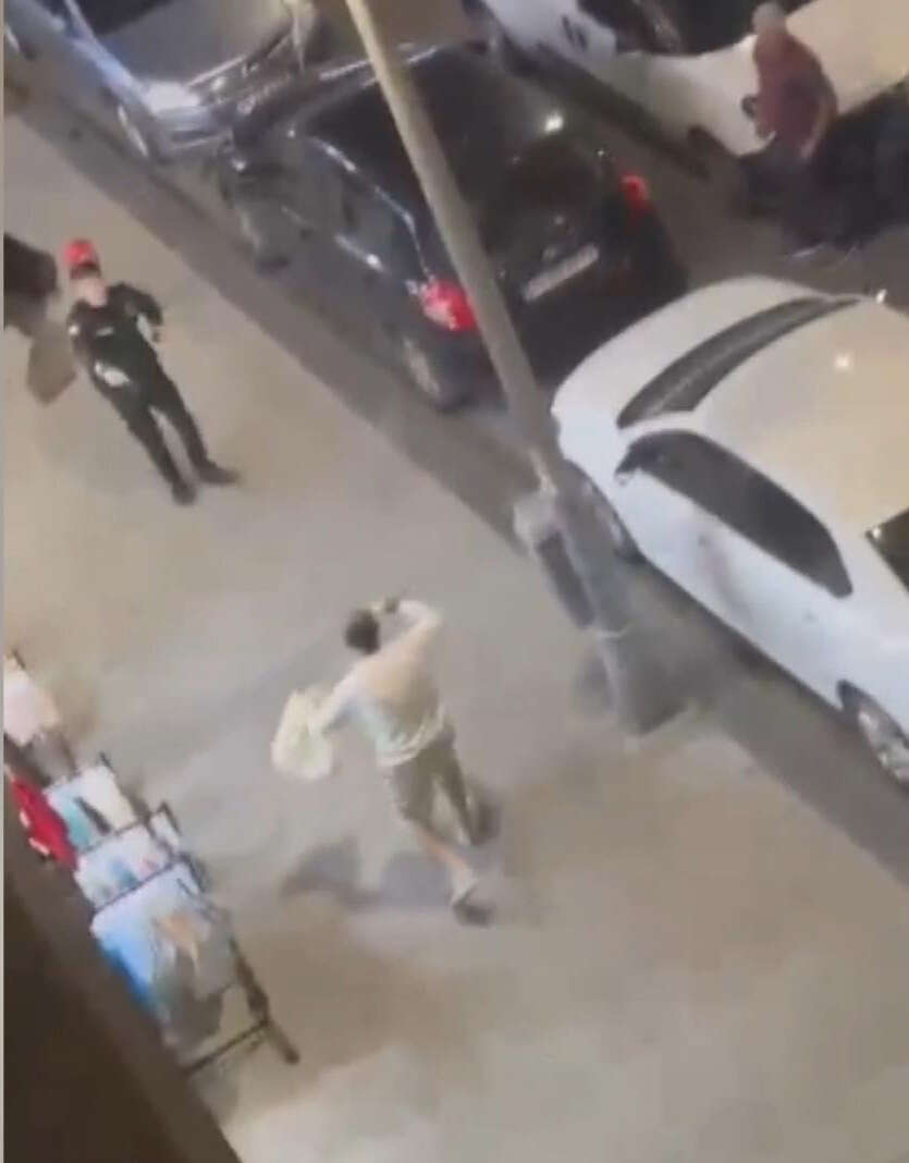 Bıçaklı şüpheli polisin üzerine yürüdü! Vurularak durduruldu 2