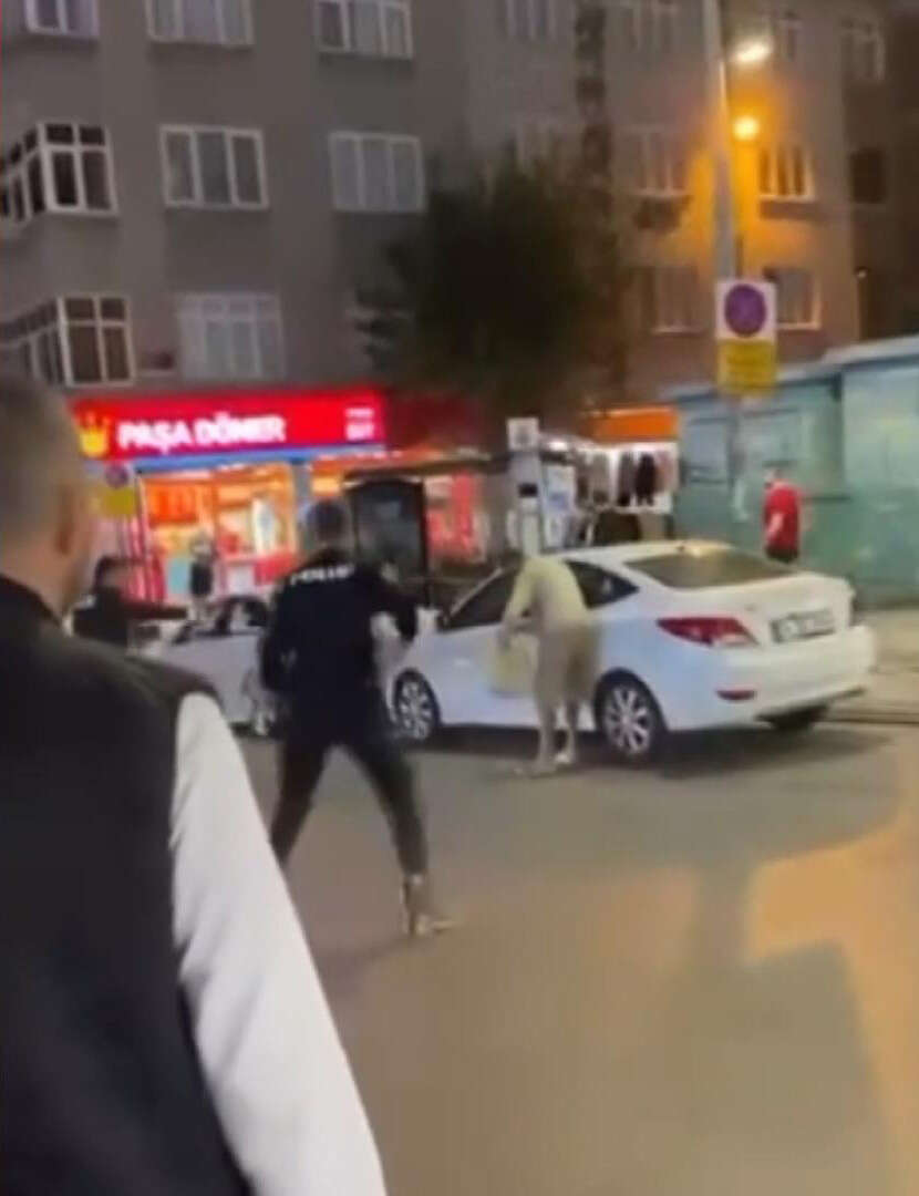 Bıçaklı şüpheli polisin üzerine yürüdü! Vurularak durduruldu 1
