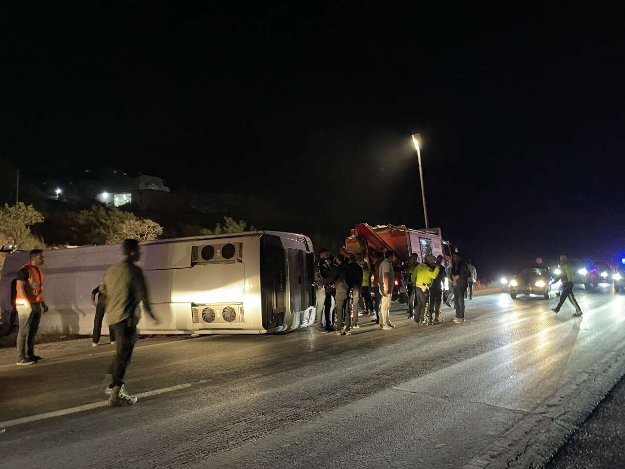 7 can kaybedilen kazanın görüntüleri ortaya çıktı! Otomobil karşı şeride geçti 3
