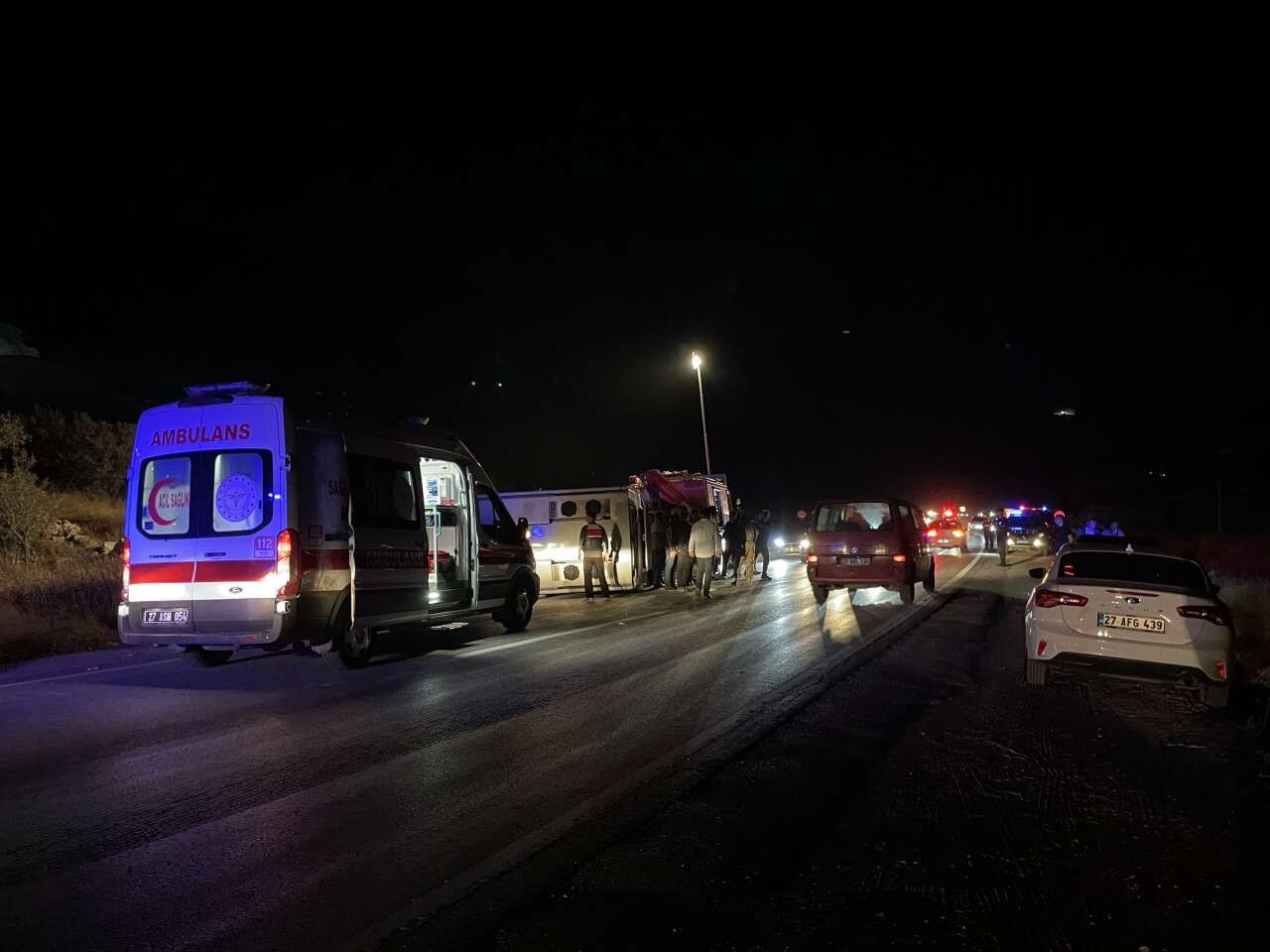 7 can kaybedilen kazanın görüntüleri ortaya çıktı! Otomobil karşı şeride geçti 2