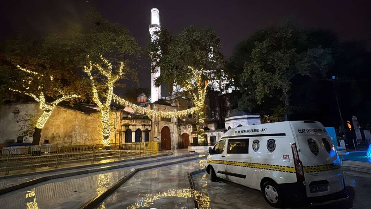Eyüpsultan Camii’nde silah sesleri! 4 el ateş açıldı 1