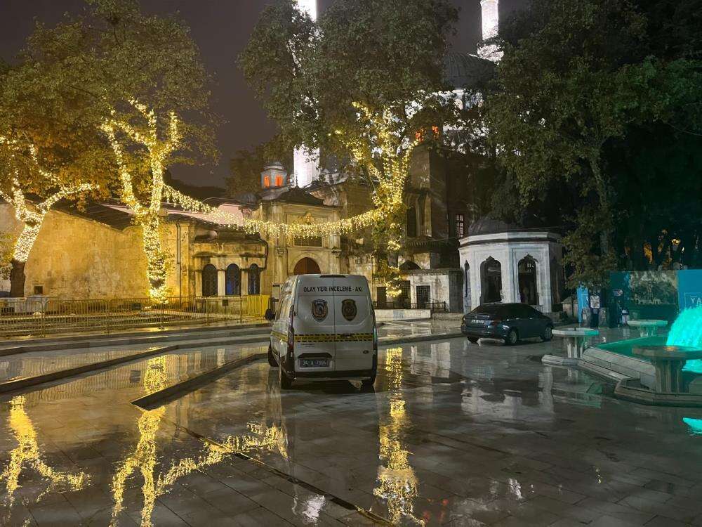 Eyüpsultan Camii’nde silah sesleri! 4 el ateş açıldı 2