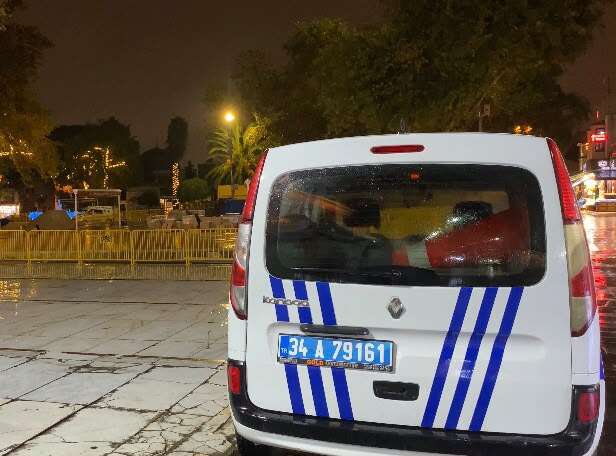 Eyüpsultan Camii’nde silah sesleri! 4 el ateş açıldı 7