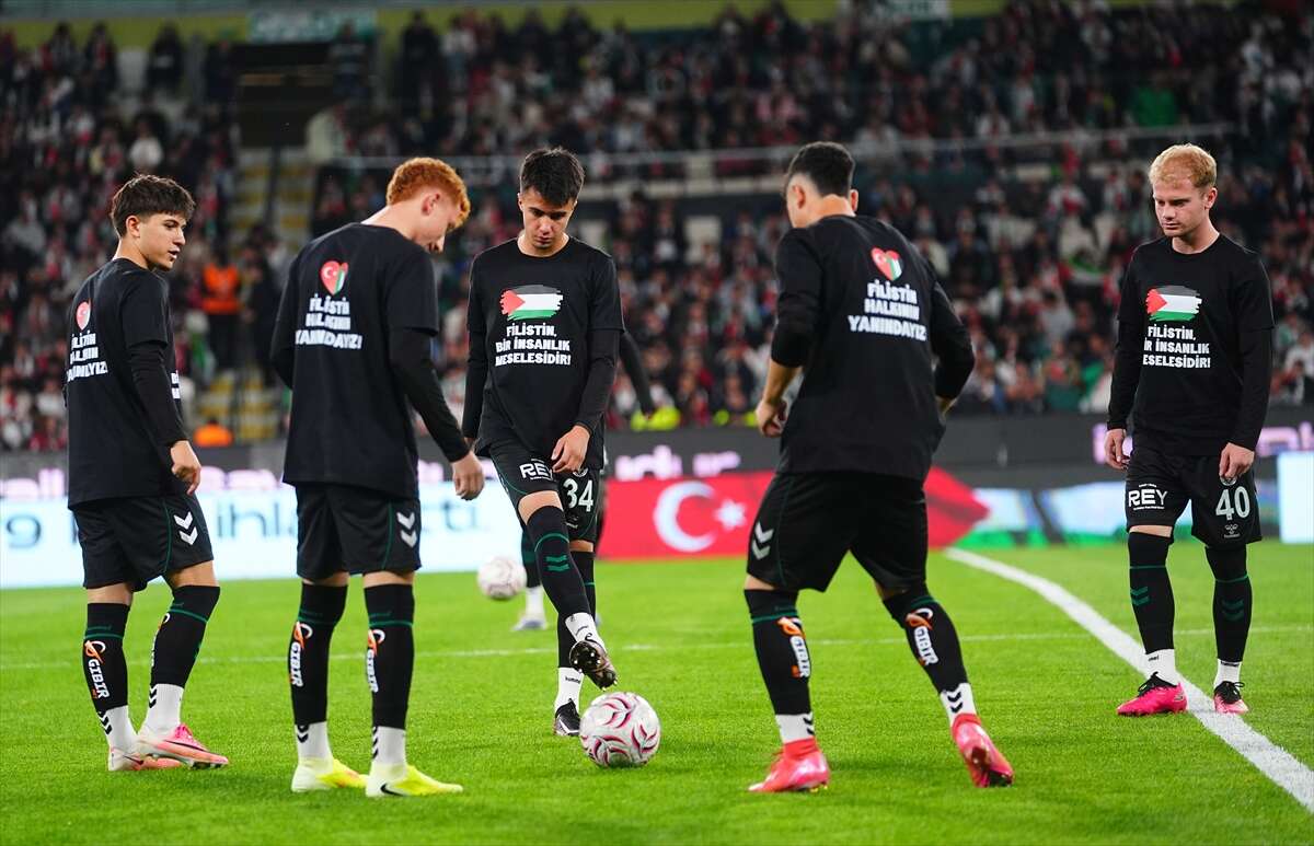 Konya’da tarihi gece! Kalpler Filistin için attı 99