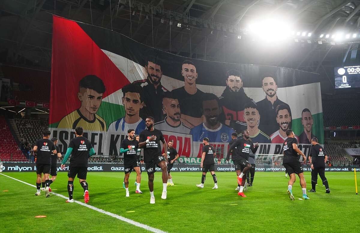 Konya’da tarihi gece! Kalpler Filistin için attı 98