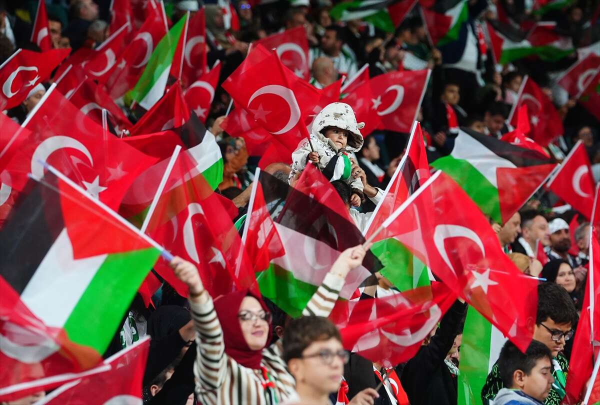 Konya’da tarihi gece! Kalpler Filistin için attı 129