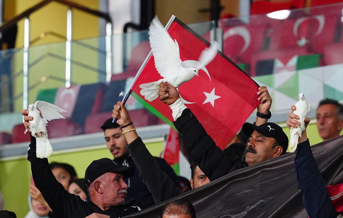 Konya’da tarihi gece! Kalpler Filistin için attı 128