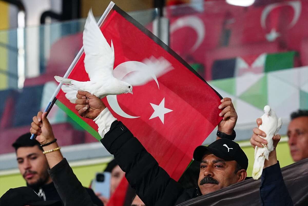 Konya’da tarihi gece! Kalpler Filistin için attı 125