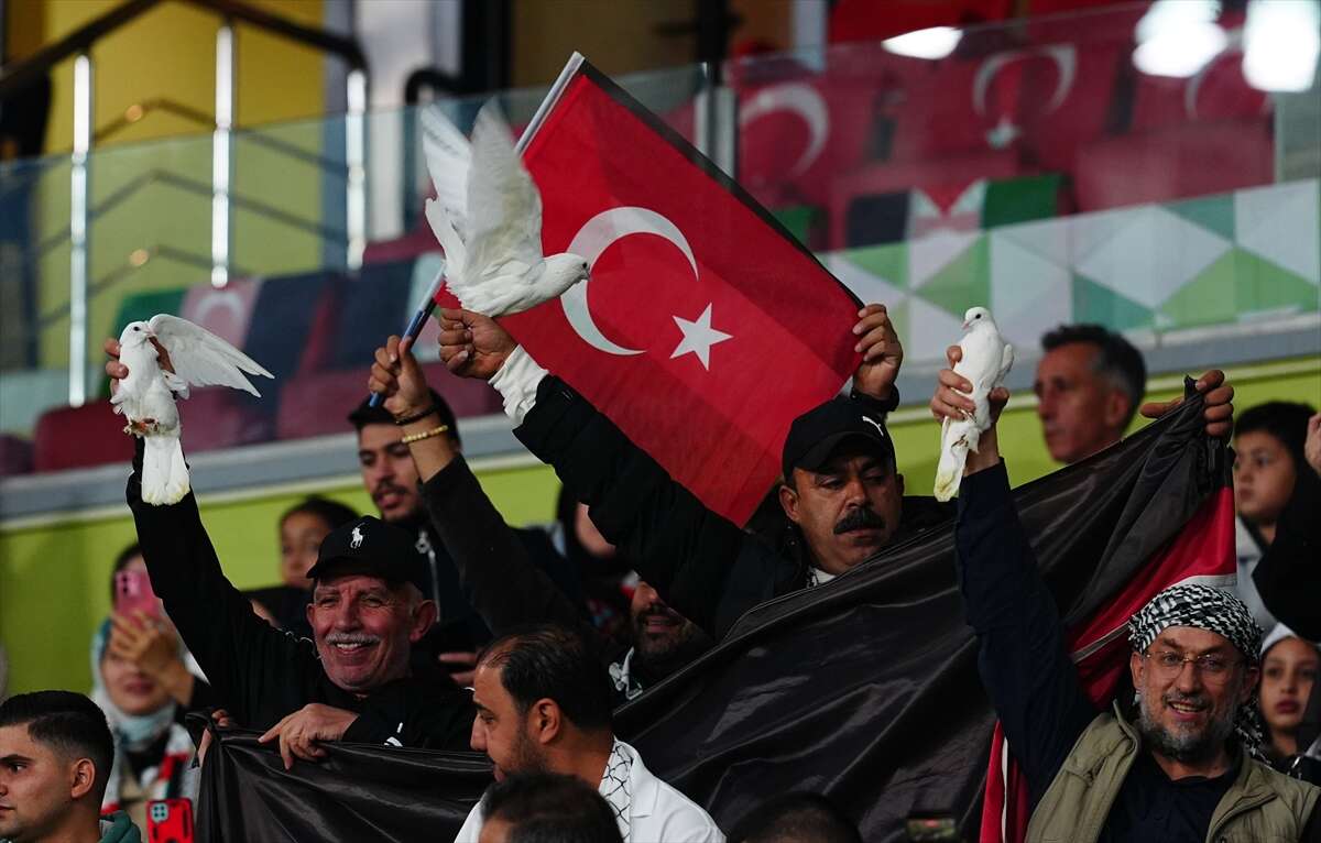 Konya’da tarihi gece! Kalpler Filistin için attı 124