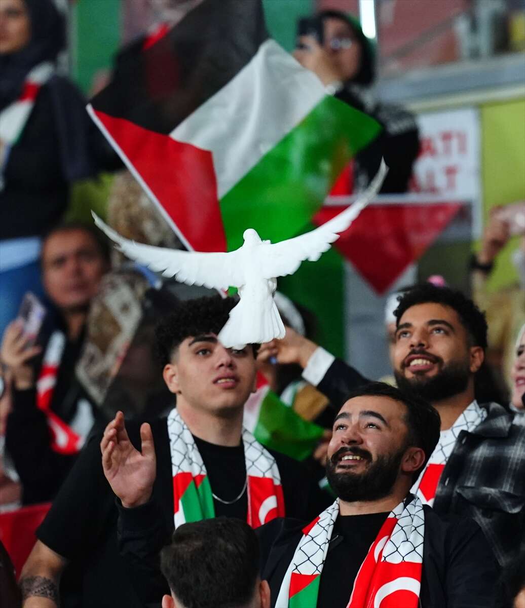 Konya’da tarihi gece! Kalpler Filistin için attı 121