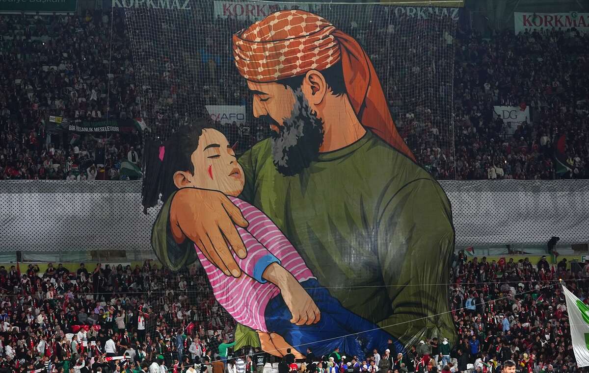 Konya’da tarihi gece! Kalpler Filistin için attı 112