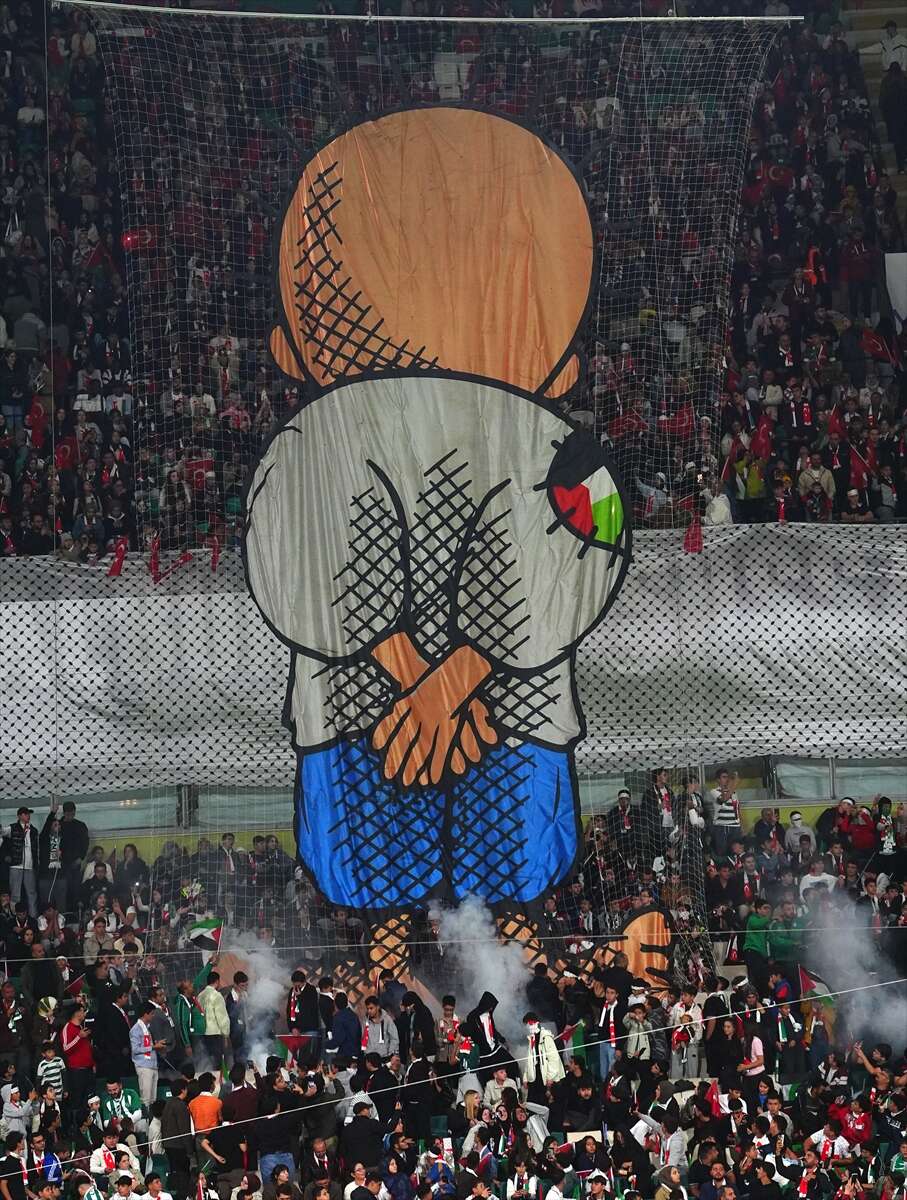 Konya’da tarihi gece! Kalpler Filistin için attı 110