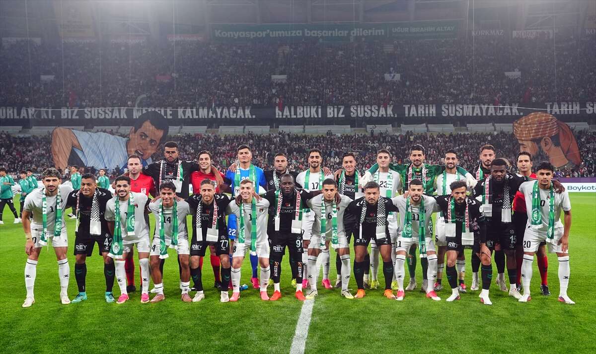 Konya’da tarihi gece! Kalpler Filistin için attı 106