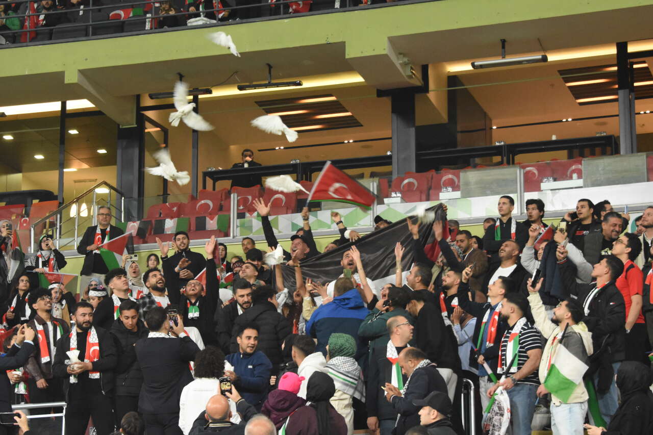 Konya’da tarihi gece! Kalpler Filistin için attı 58