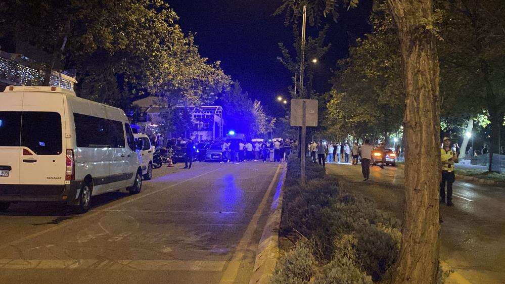 Kafeye kurşun yağdırdılar! Silahlı saldırıda 2 ölü, 4 yaralı var 4